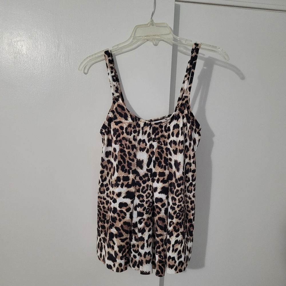 Women's  Size 8  Swim top  NWT  Swim Solutions Separates Macy's Bust support